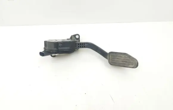 Accelerator throttle pedal