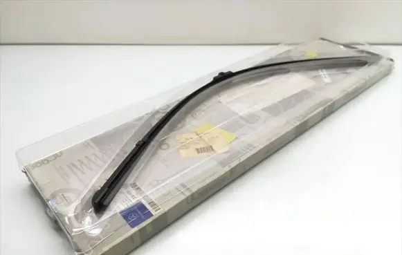 Mercedes-Benz E AMG W211 Windshield/front glass wiper blade A2308200245