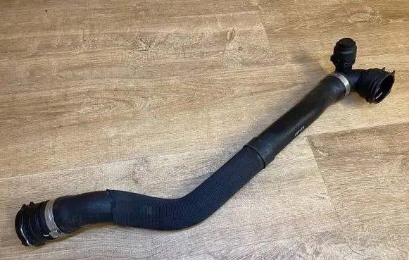 Land Rover Range Rover Sport L494 Engine coolant pipe/hose LPLA-8260-AD