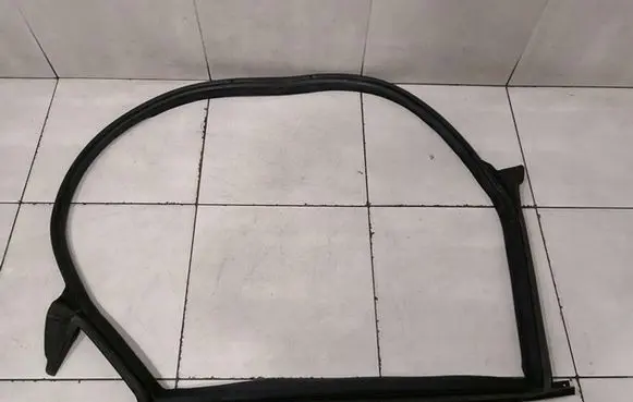 Tesla Model 3 Rubber seal rear door 109051100L