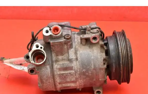 Volkswagen PASSAT B5.5 Air conditioning (A/C) compressor (pump) 8D0260808