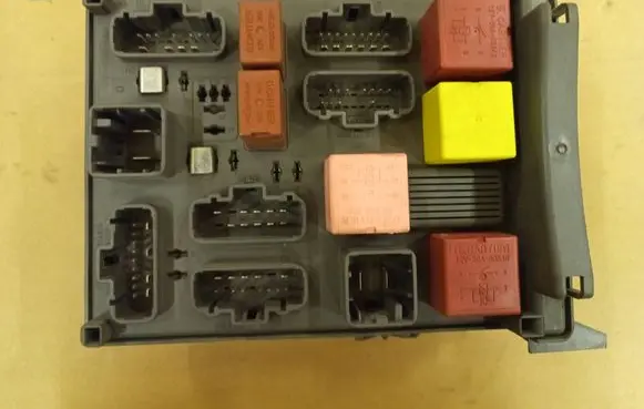 Renault Espace - Grand espace IV Fuse module 518837109 8200447438