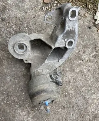 Audi A6 S6 C6 4F Engine mounting bracket 4F0199351