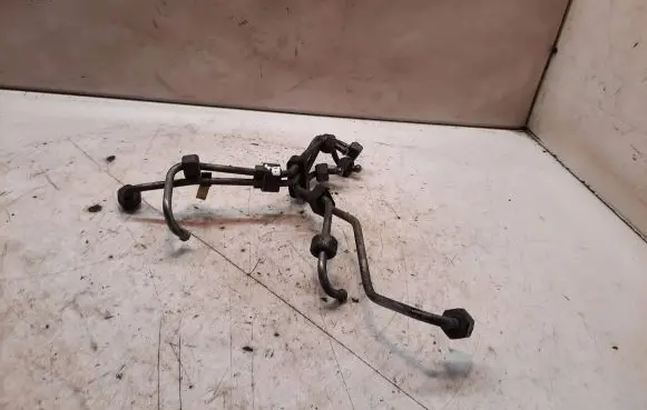Audi 80 90 S2 B4 Fuel injector supply line/pipe 