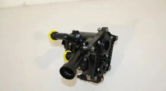 BMW X5 G05 Thermostat housing 8642559