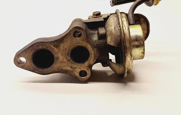 Toyota Corolla Verso E121 EGR valve 2562027070 2580027040