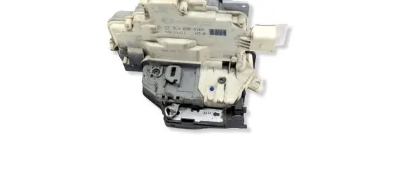 Volkswagen PASSAT B7 Rear door lock 3C4839016A