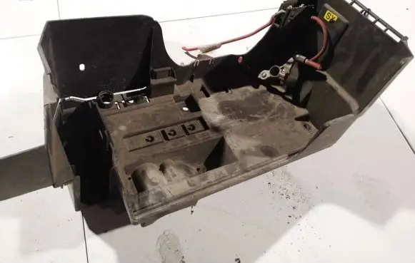 Battery box tray