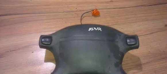 Steering wheel airbag