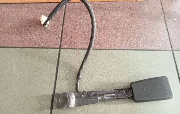 Toyota Yaris Front seatbelt buckle 305592510