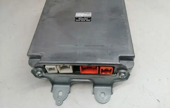 Lexus RX 330 - 350 - 400H Battery control module 8989248010 4690000112