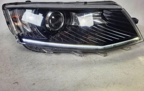 Skoda Octavia Mk3 (5E) Headlight/headlamp 5E1941016B 030127220400 33423344