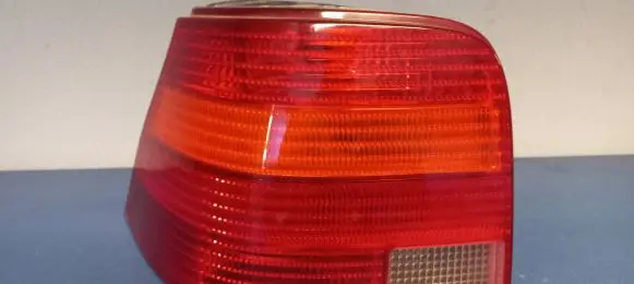 Volkswagen Golf IV Rear/tail lights 1J6945095R 67736972