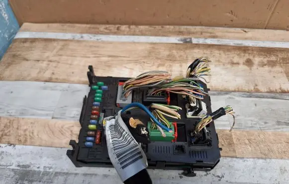 Peugeot 407 Fuse module 216761594 28120836