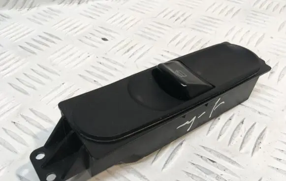 Mercedes-Benz Vito Viano W639 Electric window control switch A6395451413