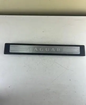 Jaguar XF X250 Front sill trim cover 8X2313201A