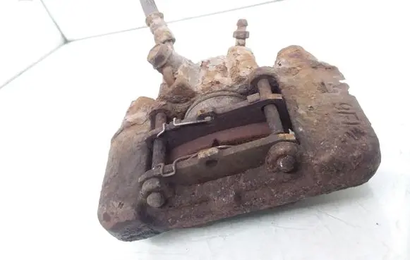 Toyota Corolla Verso E121 Rear brake caliper