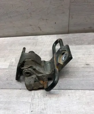 Volkswagen PASSAT B6 Front door lower hinge 