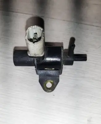 Volvo S40, V40 Turbo solenoid valve 7700875012