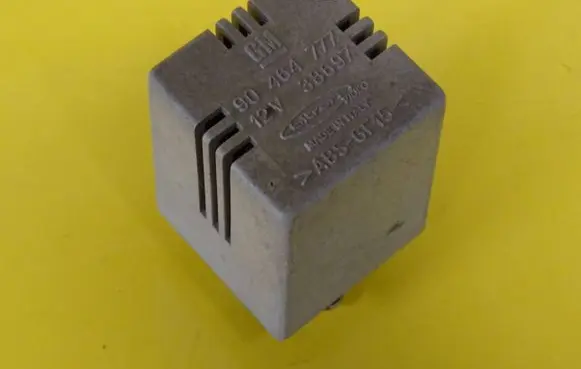Opel Corsa B Other relay 90464777