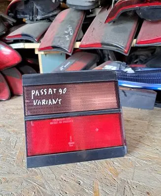 Volkswagen PASSAT B3 Tailgate rear/tail lights 333945107