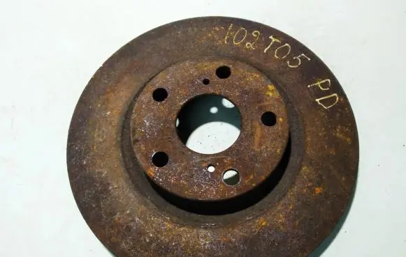 Toyota Avensis T250 Front brake disc ventilated