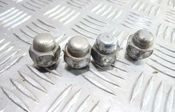 KIA Sorento Nuts/bolts 