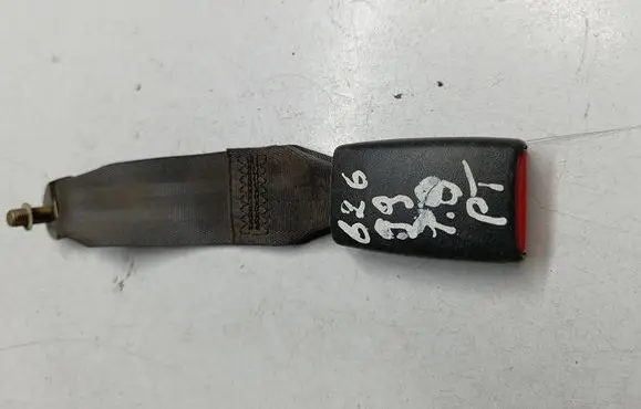 Mazda 626 Rear seatbelt buckle fawfawfawfhtju6