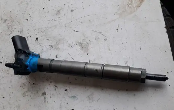 Audi A6 S6 C6 4F Fuel injector 059130277S