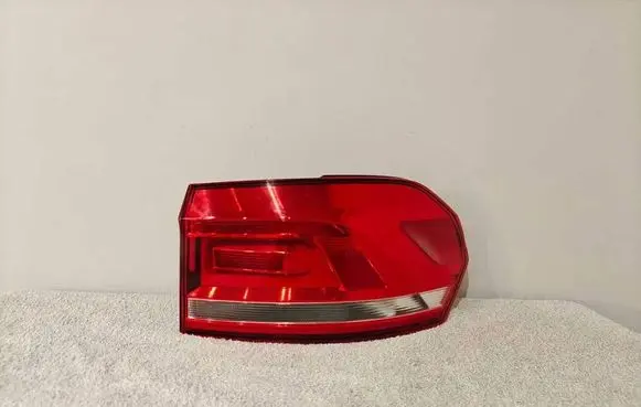 Volkswagen Touran III Rear/tail lights 