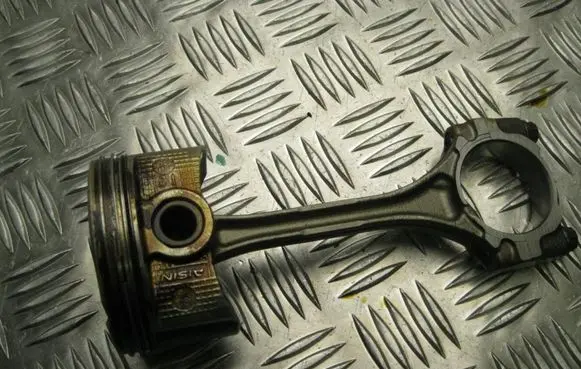 Toyota Yaris Piston with connecting rod AISIN BV617