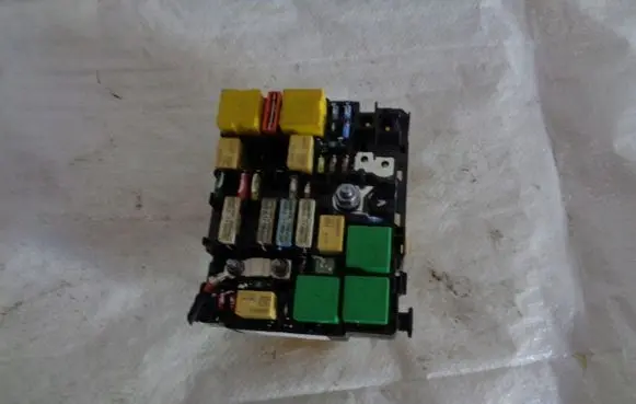 Citroen C4 Cactus Fuse module 9804848480