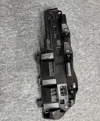Headlight/headlamp mounting bracket