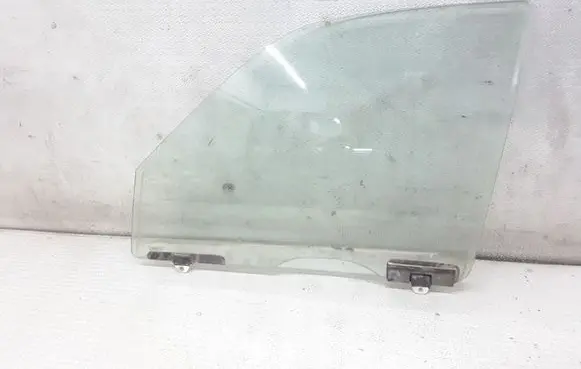 Honda CR-V Front door window glass four-door