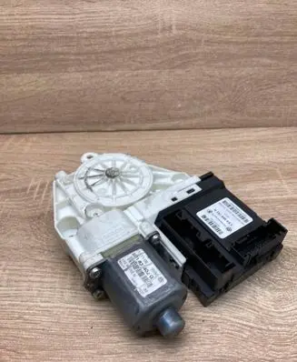 Volkswagen Golf V Front door window regulator motor 1K0959792K 5M1837402G