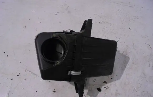 Suzuki Grand Vitara II Air filter box OBUDOWAFILTRA