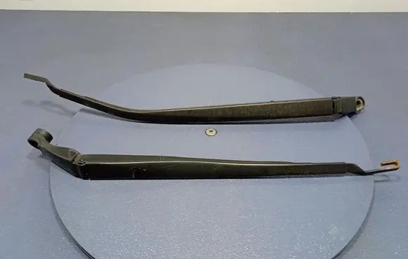 Toyota Auris E180 Front wiper blade arm