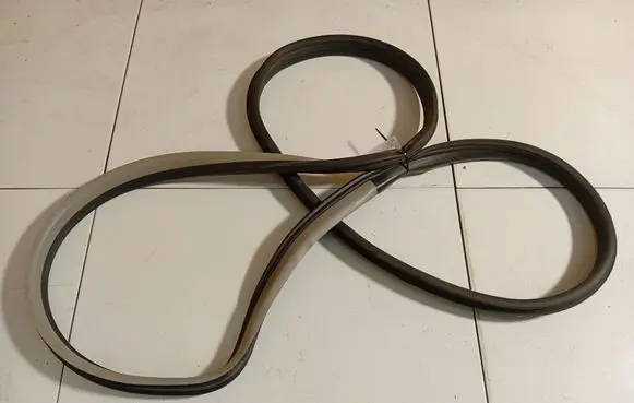 Opel Astra H Rubber seal front coupe door 