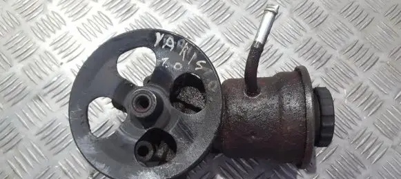 Toyota Yaris Power steering pump w9g25811