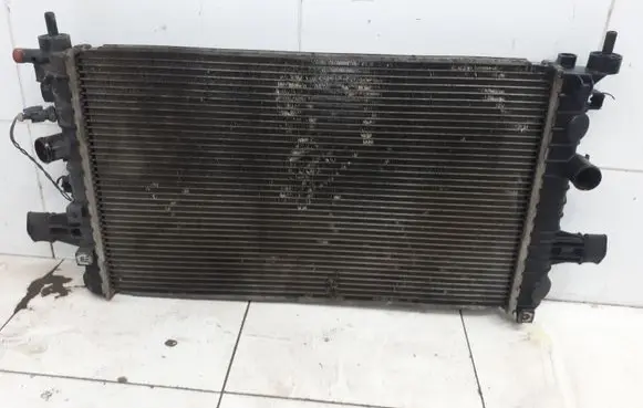 Opel Zafira B Coolant radiator