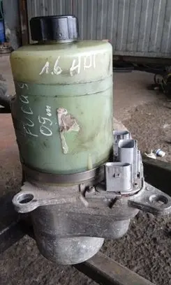Ford Focus Power steering pump 4M513K514CC