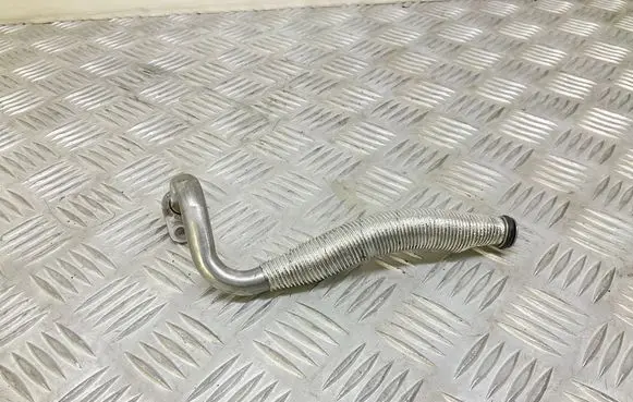 Coolant pipe/hose