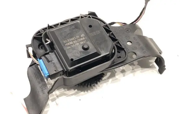 Seat Ibiza IV (6J,6P) Air flap motor/actuator 309368201AD