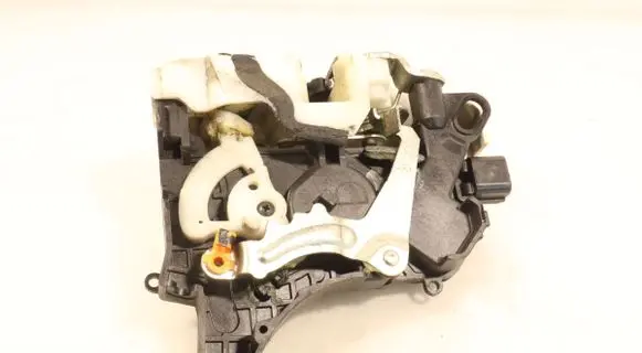 Peugeot 4007 Front door lock 07Z28A