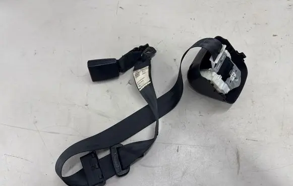 Volkswagen Jetta VI Middle seatbelt (rear) 069602 5C6857807M