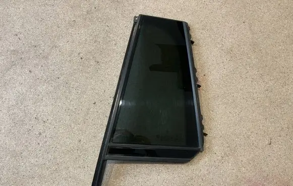 BMW X7 G07 Rear vent window glass 7444113