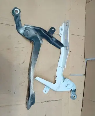 Engine bonnet/hood hinges