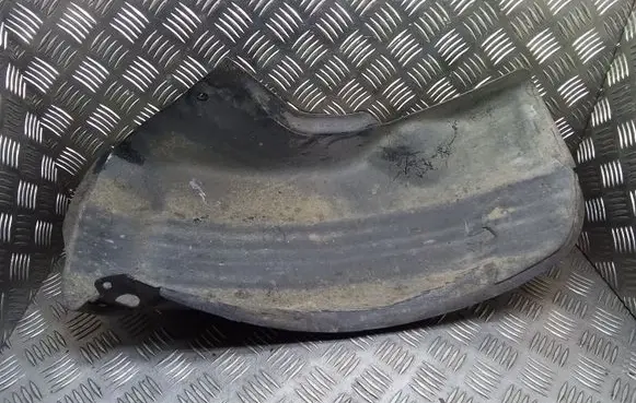 Rear arch fender liner splash guards