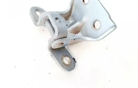 Hyundai Getz Rear door lower hinge