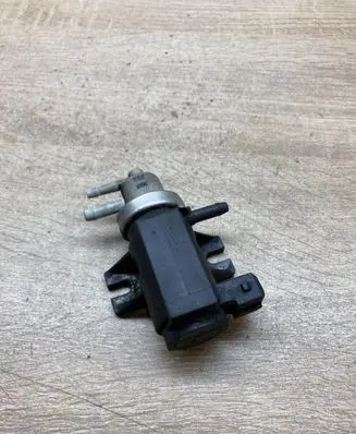 Volkswagen PASSAT B5 Vacuum valve 1H0906627A